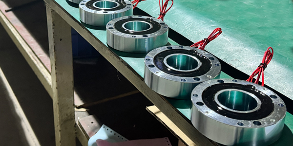 電磁離合制動器在切紙機(jī)械中的重要性